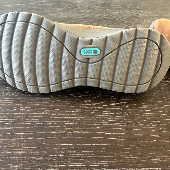 Beezees Golden - Picture 3 of 3